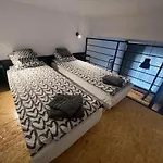 Kolumny 217 Parking Bezplatny * Lodz