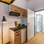 Kolumny 217 Parking Bezplatny * Lodz