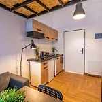Kolumny 217 Parking Bezplatny * Lodz