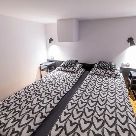 Kolumny 217 Parking Bezplatny *