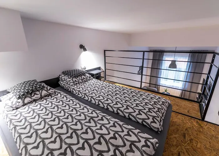 Kolumny 217 Parking Bezplatny *