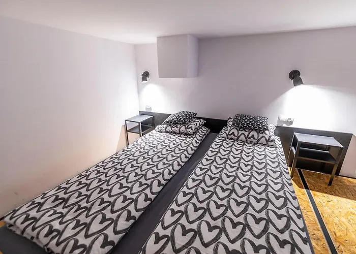 Kolumny 217 Parking Bezplatny *